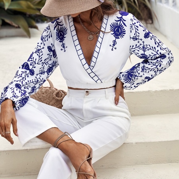 Boho Floral Blue Print Surplice Cropped Top - Picture 2 of 10